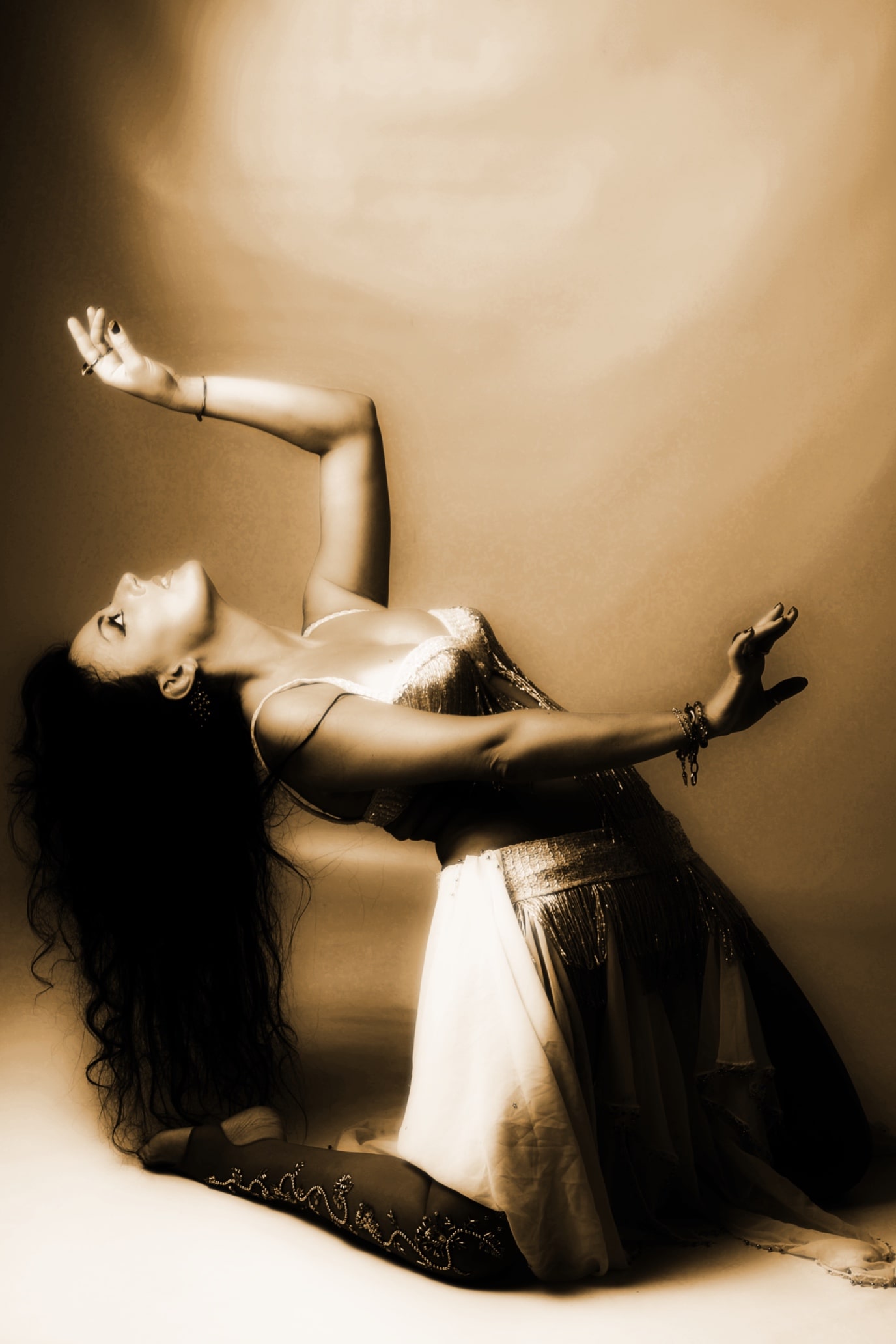 Najma Asani durante una performance di danza orientale – insegnante e coreografa di danza del ventre in Italia